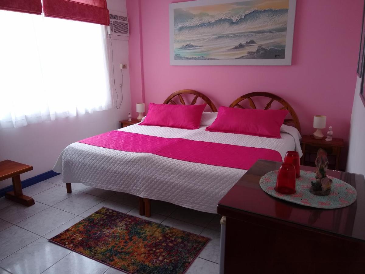 Drake Inn Puerto Villamil Exterior photo