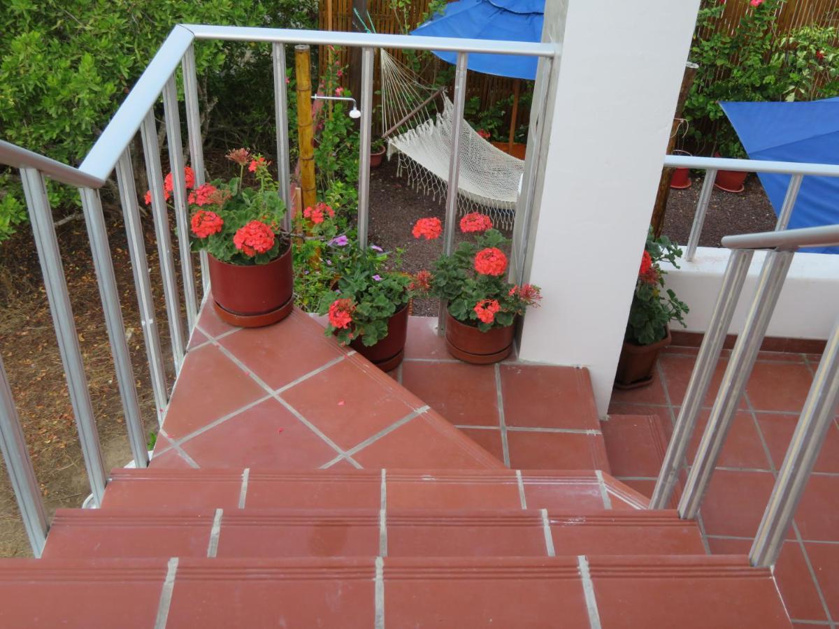 Drake Inn Puerto Villamil Exterior photo