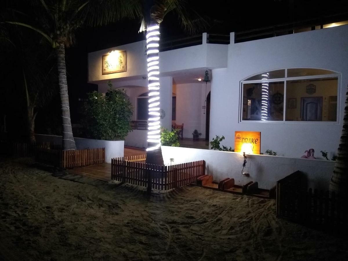 Drake Inn Puerto Villamil Exterior photo